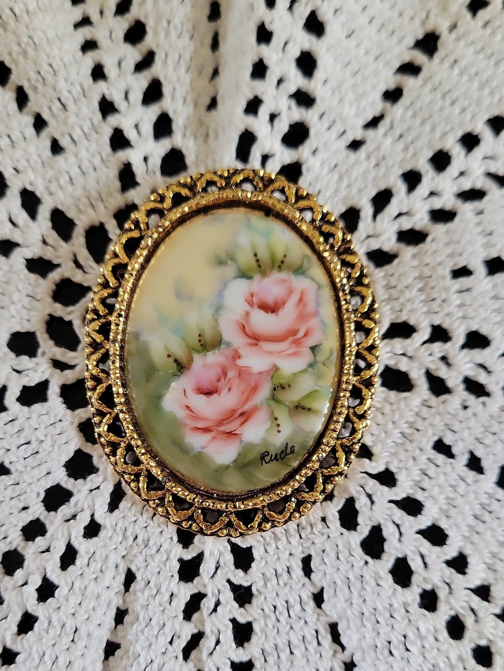 Hand-Painted Floral Porcelain Like  Brooch in Gold with Pink Roses